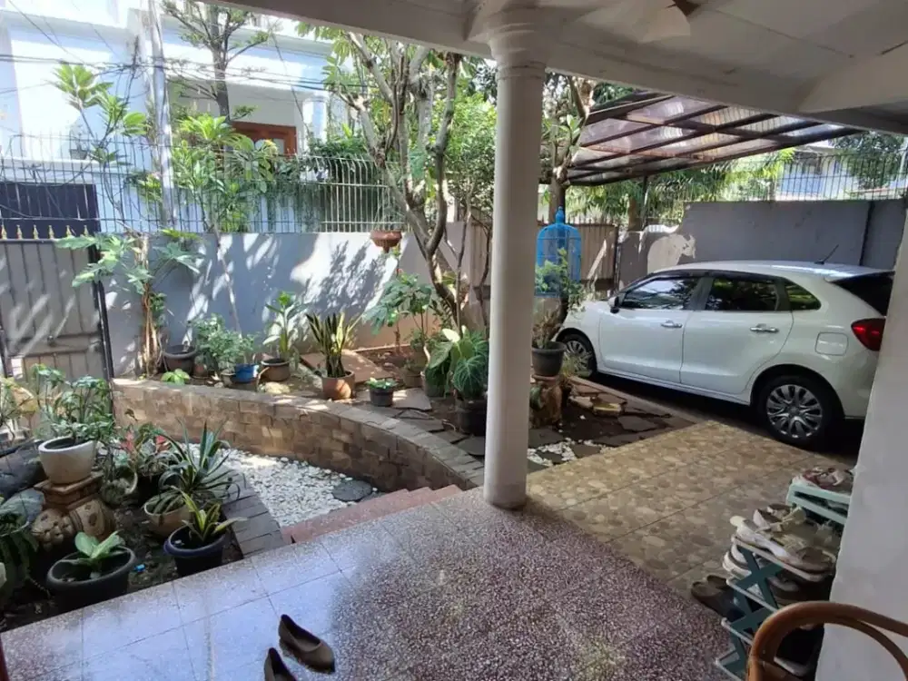 Rumah Kebayoran Baru Asri dan tenang