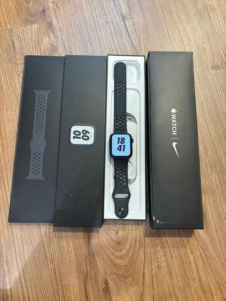 apple IWATCH SE 44mm