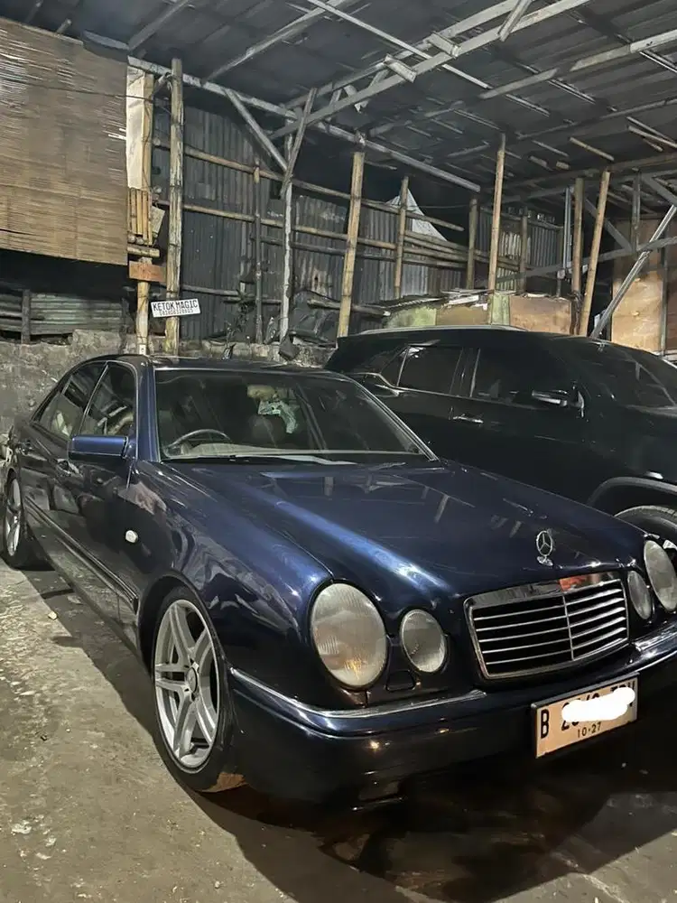 Mercy W210 E320 tahun 1996 AT blue on beige jual cepaatt