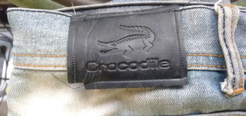 Di jual celana jeans cow ukuran 31 besar  model koyak di lutut