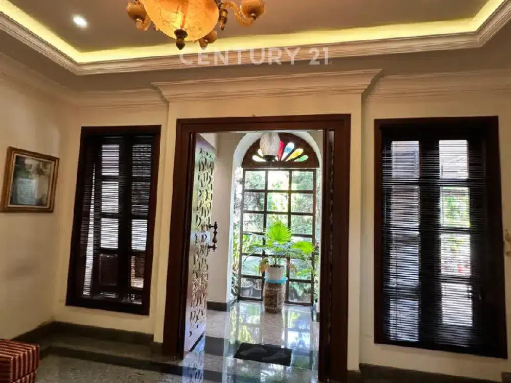 Rumah Mewah Strategis 3 Lantai Di Kemang Jaksel