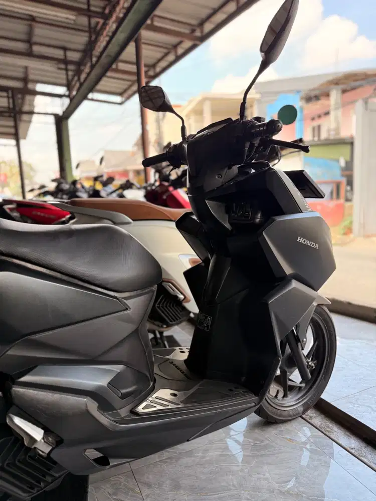 CASH KREDIT VARIO 160 CBS 2023 km low berkualitas bergaransi