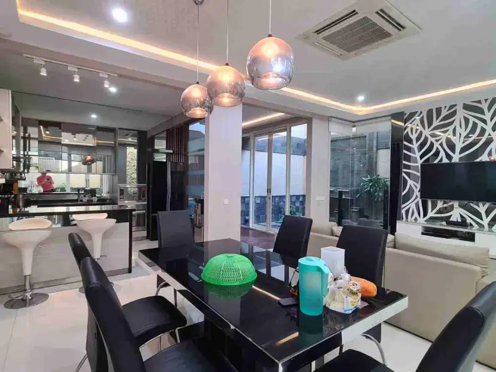 Rumah Stone Gate Disewakan dengan Furnish