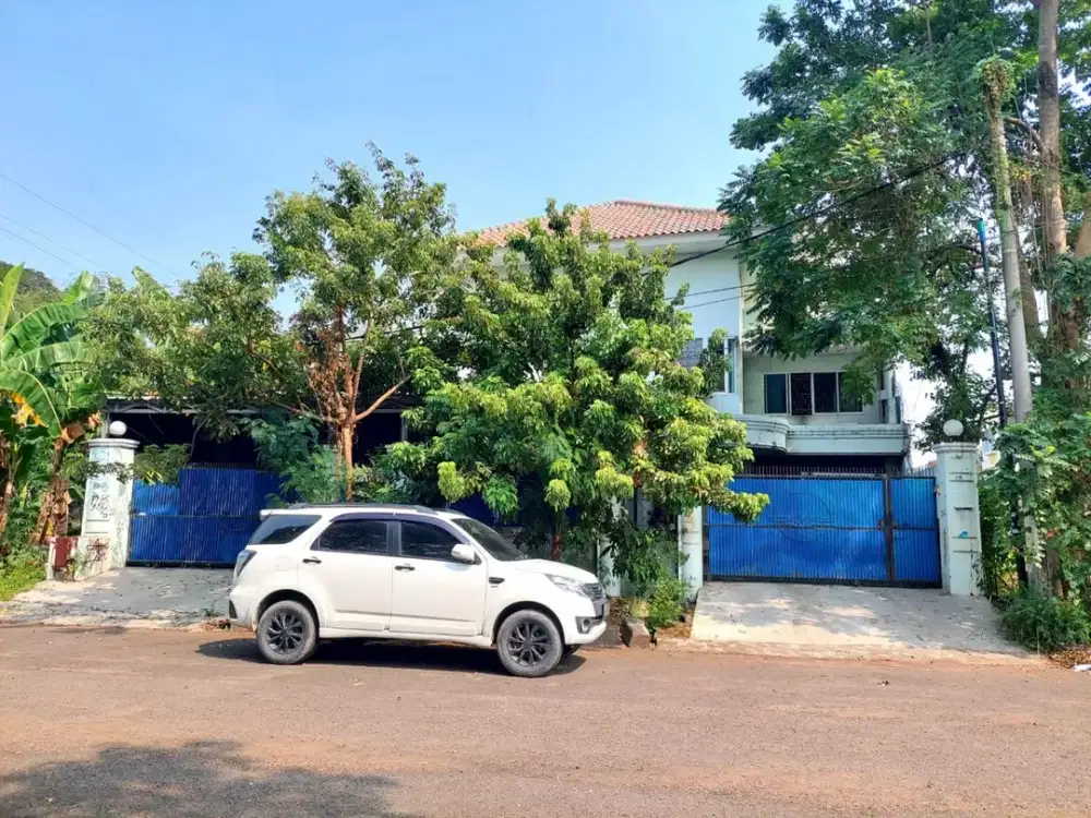 Rumah Mewah 4 Lantai di Taman Semanan Indah