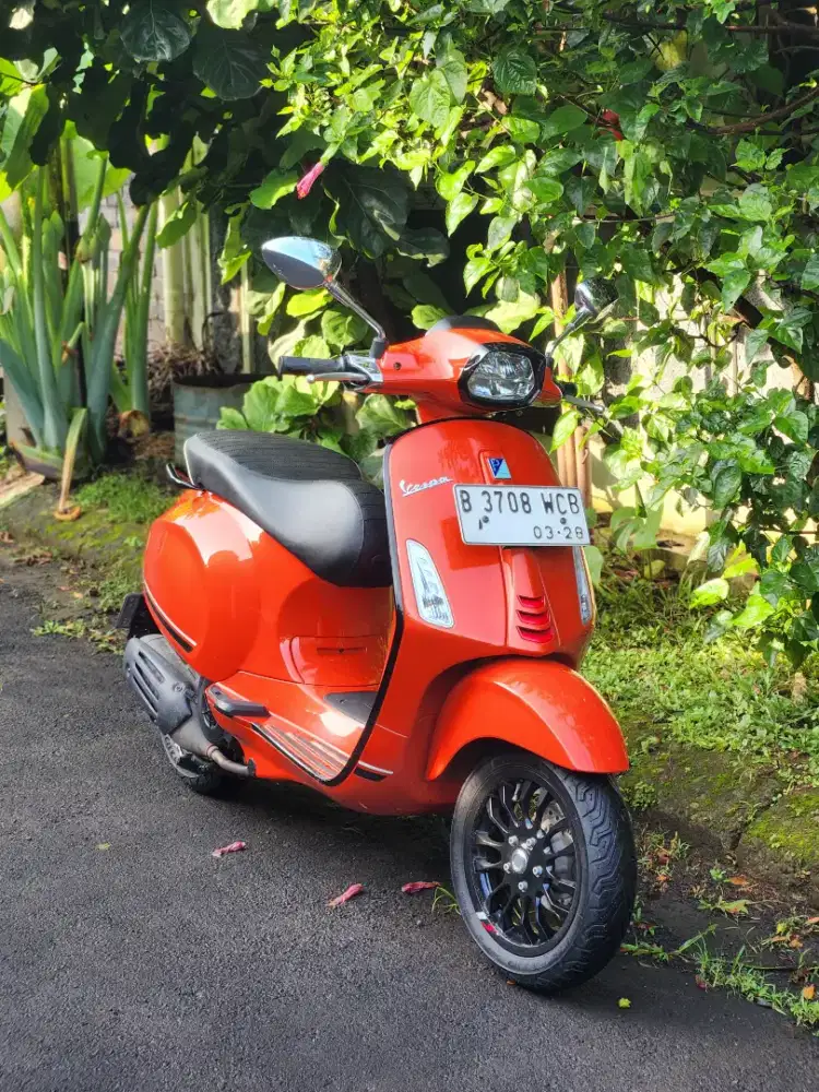 Vespa Sprint S Orange ABS (Warna Langka) - Kondisi Istimewa