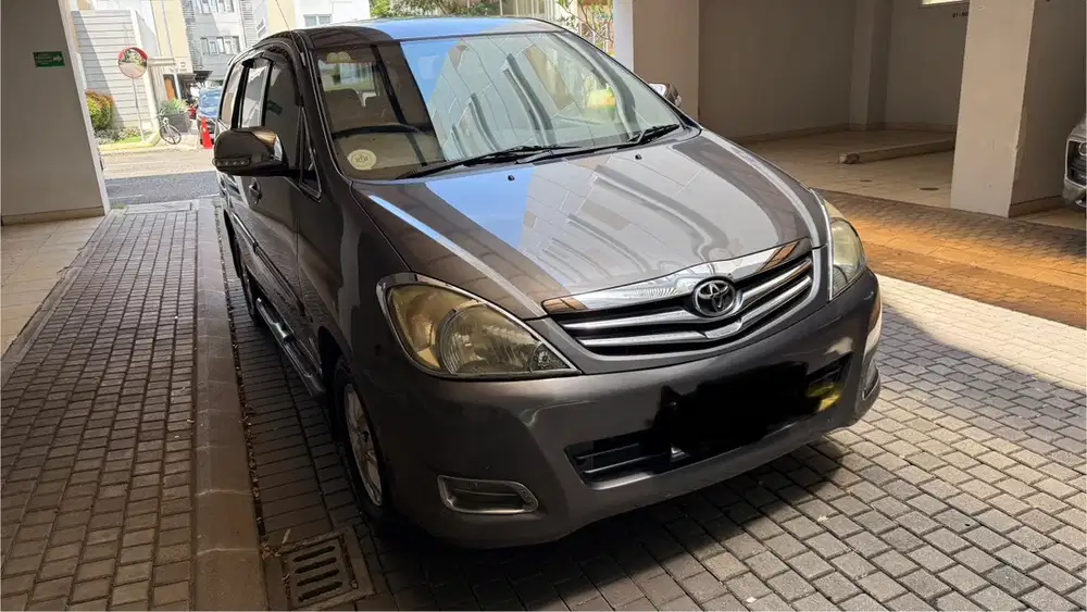 Toyota Kijang Innova 2011 Bensin