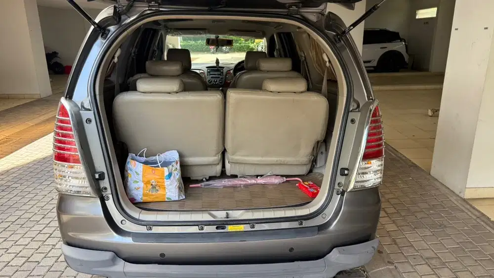 Toyota Kijang Innova 2011 Bensin