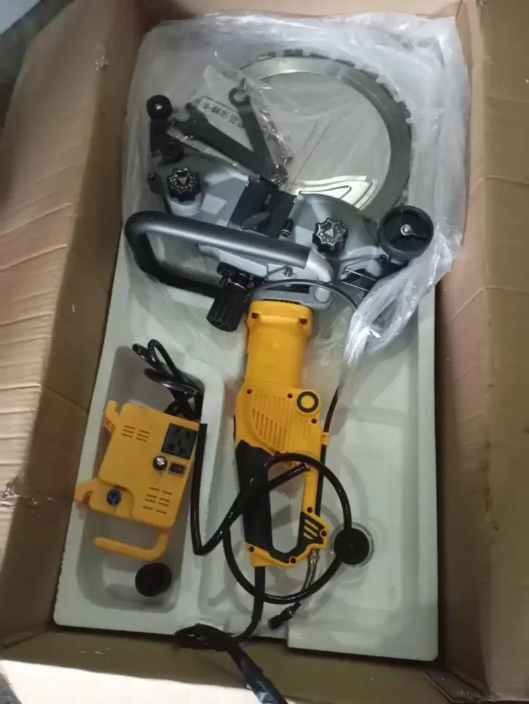 MESIN PEMOTONG BETON