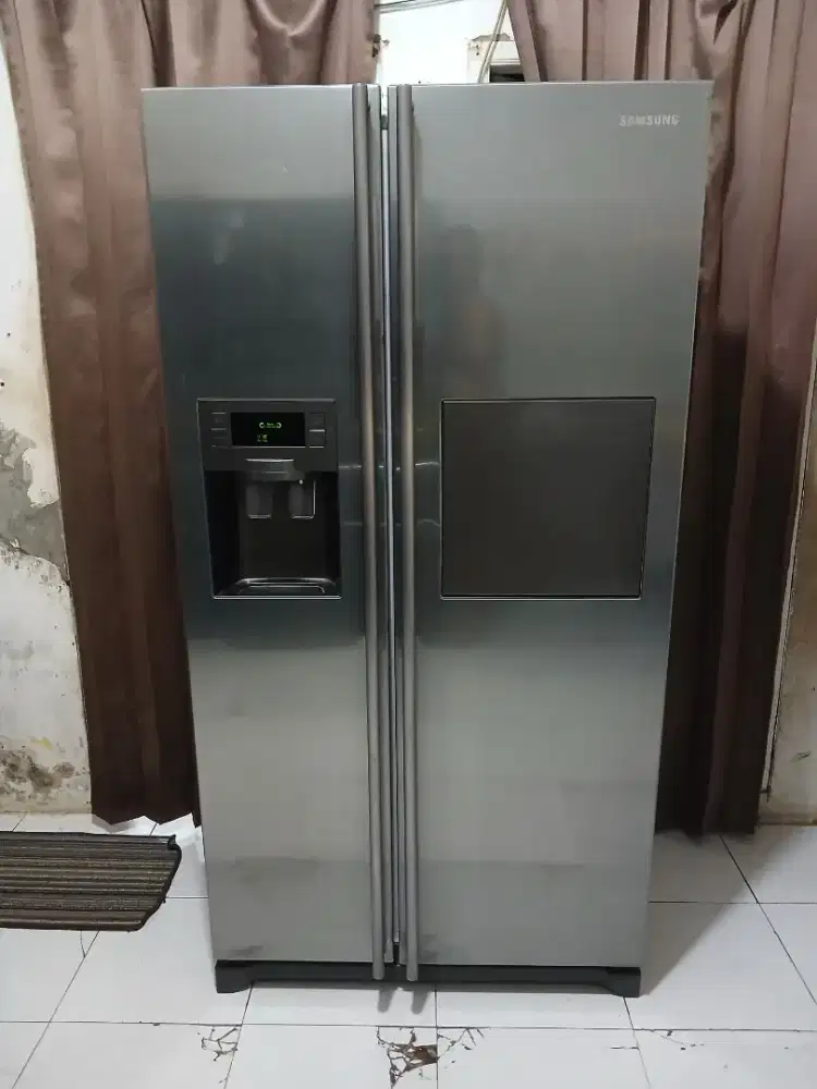 Dijual kulkas side by side samsung