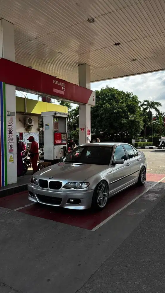 BMW 318i 2004 Bensin