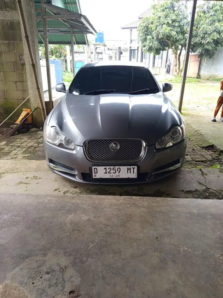 Di jual mobil zaguar xf 2008