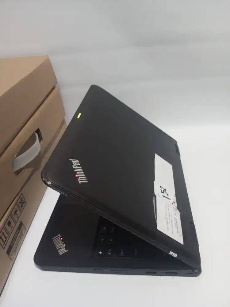 Lenovo Thinkpad 11e Intel N2940 (4CPU) DDR 4GB 500GB 12 Baterai 2 Jam