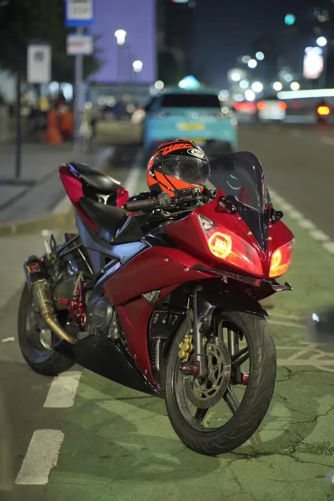 Yamaha R15 V2 tahun 2015