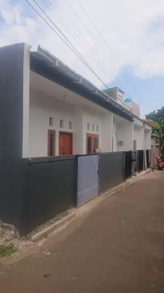 Di Kontrakan Rumah di Kukusan,Beji,Depok (2 Pintu Tersedia Parkir Mbl)