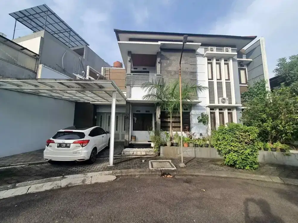 Best Deal! Rumah Mewah 2 Lantai di Singgasana Pradana - Lebar 15m