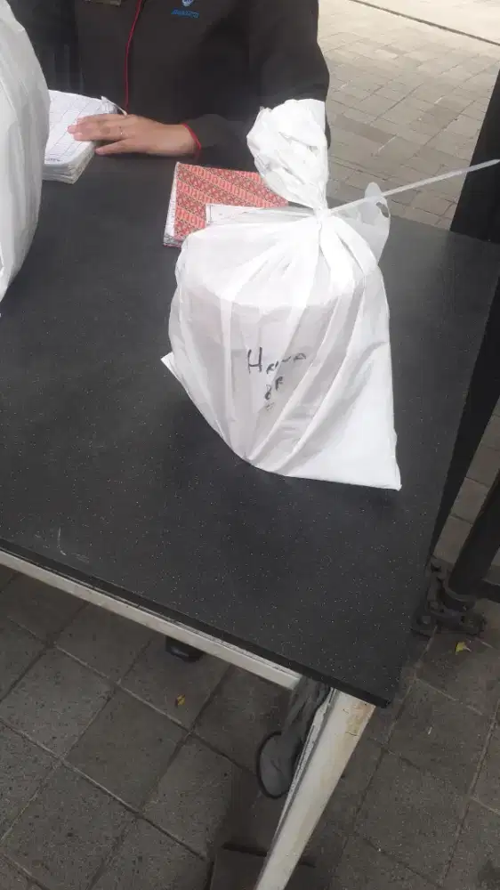 Butuh art cewe umur dari 20 th sampai 35 th.untuk beres2 rmh dan masak