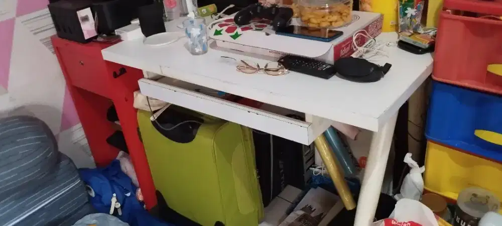 Meja komputer kantor