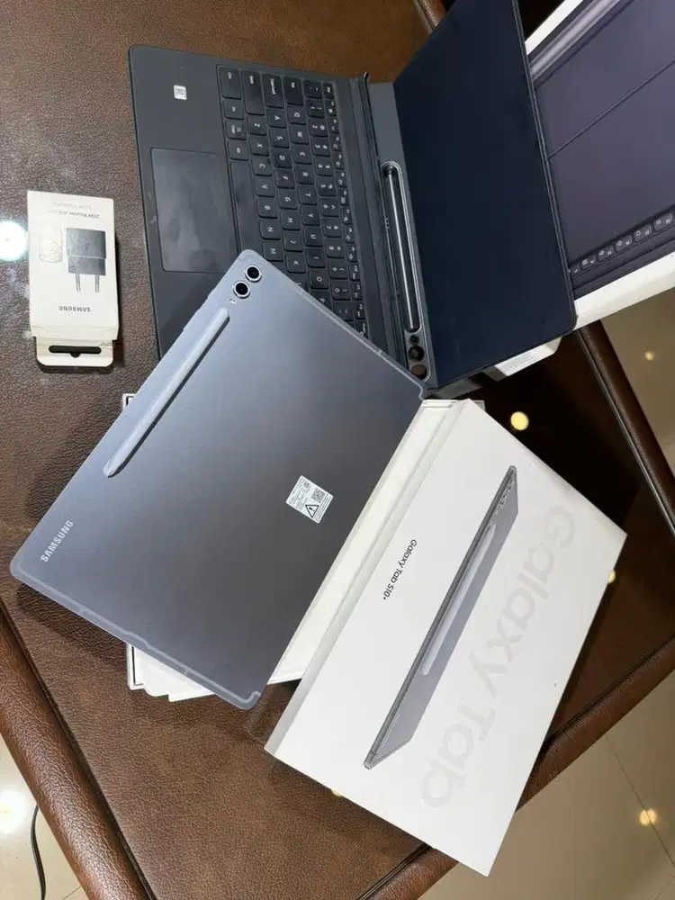 Samsung Galaxy Tab S10+ 12/256GB + Keyboard Moonstone Gray SEIN