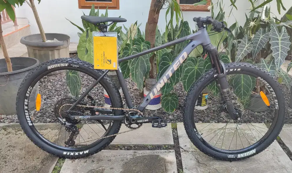 United Clovis 5.10 size M 27.5 bekas Deore 11speed Fork Air