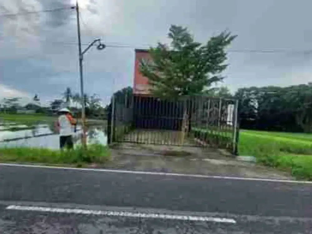Di jual murah, tempat usaha kuliner, tanah sisa masih luas, cocok utk usaha apa saja, area sawah, pinggir jl raya aspal truk bisa papasan