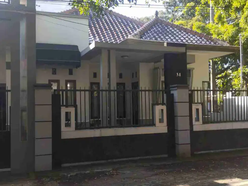 Rumah Di Soekarno Hatta Posisi Hook Siap Huni, 100 meter dari Poros Suhat