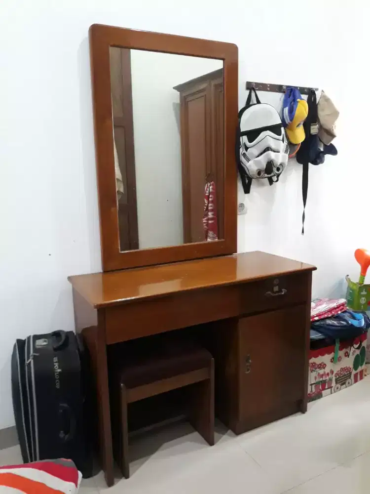 Di jual meja rias kayu jati bekas