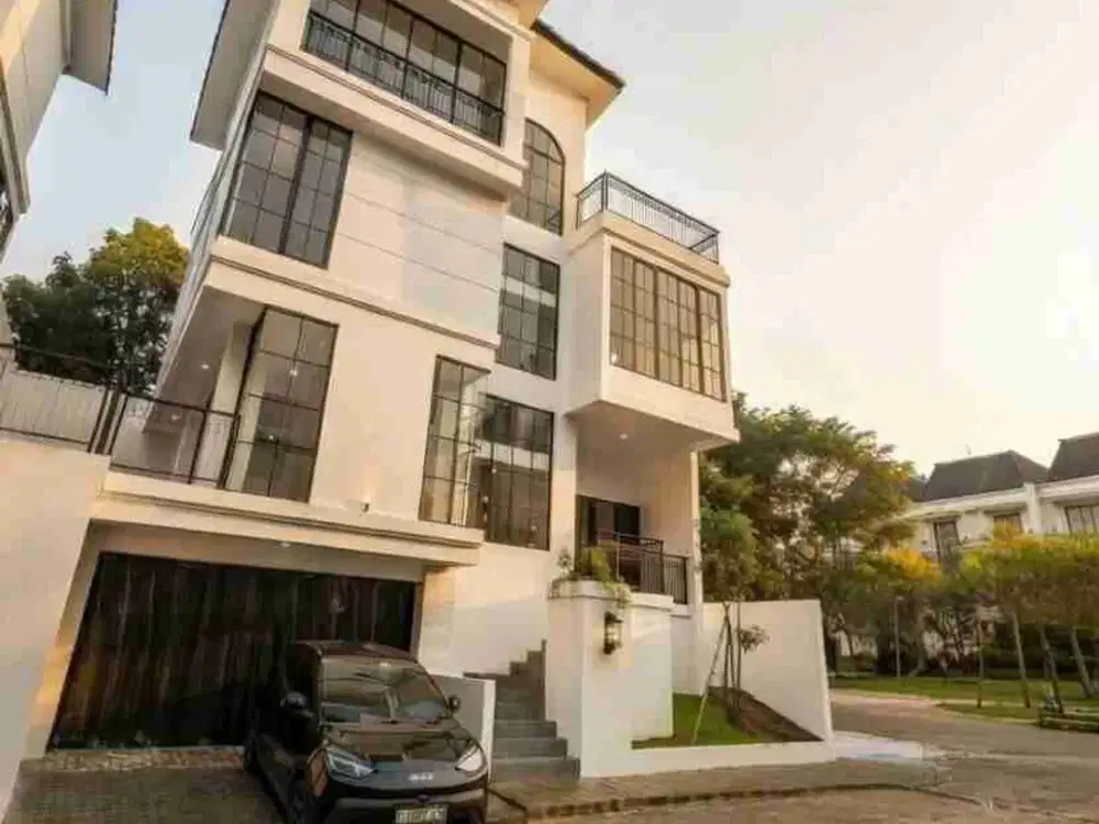 Rumah Mewah Privat Pool, Strategis Dekat Toll Cilandak