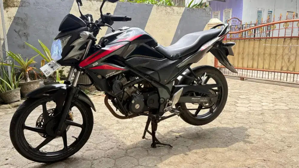 Honda CB150R STREETFIRE 2014