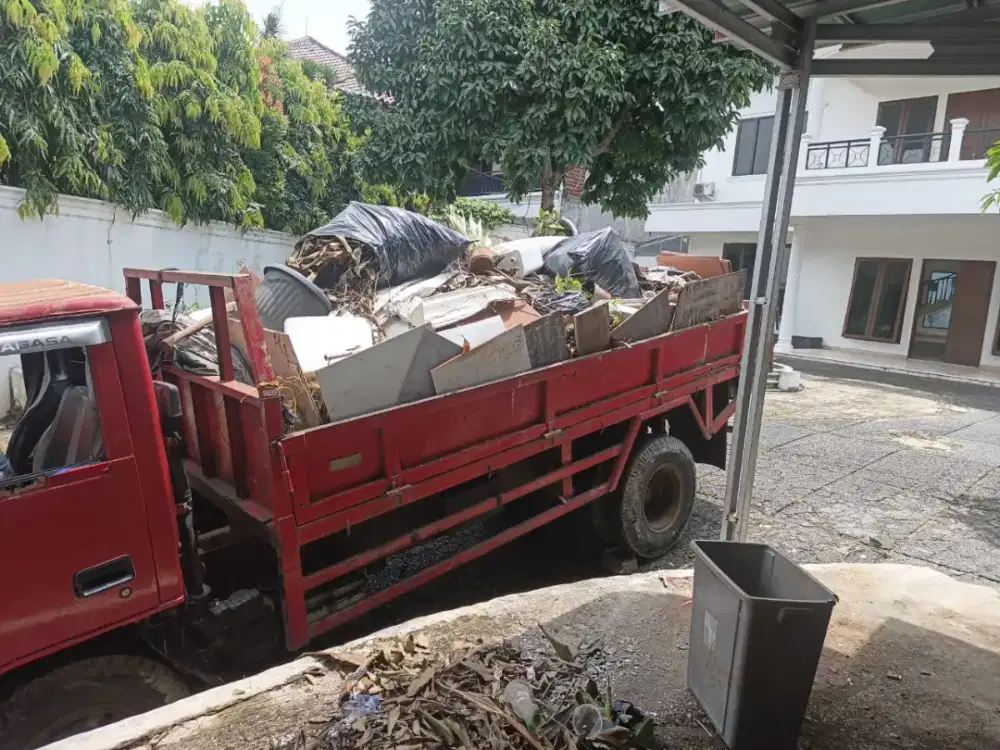 Jasa buang puing dan tanah galian
