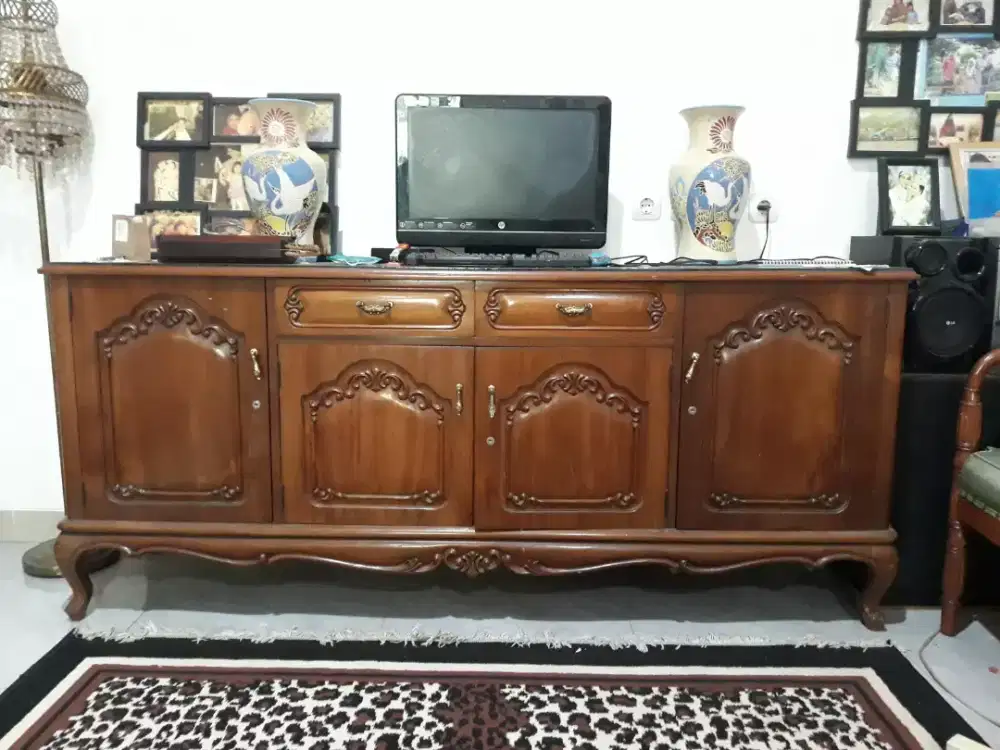 Di jual lemari konsul bufet jati bekas