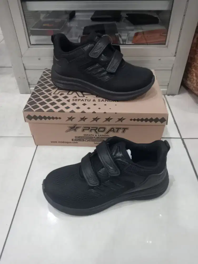 Sepatu. Sekolah anak promo