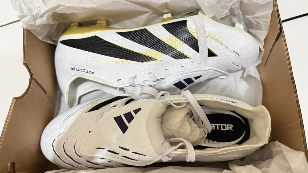 Sepatu Bola Adidas Predator