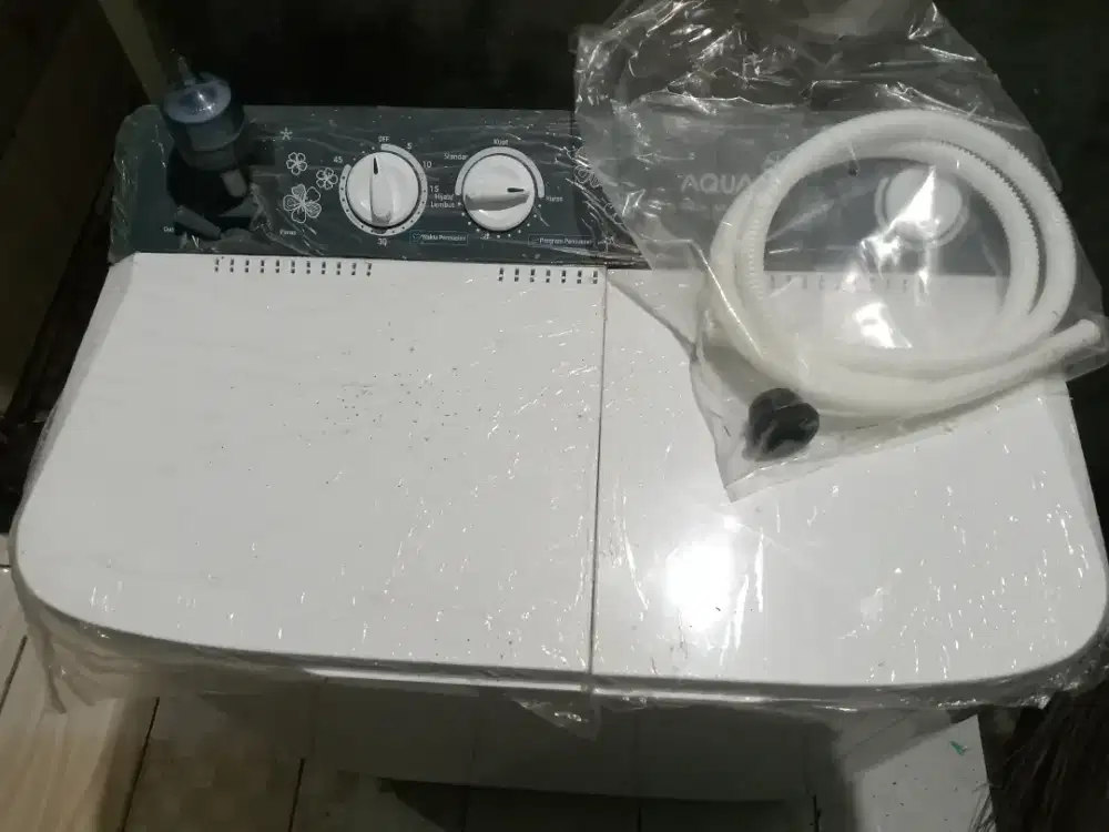 Mesin cuci merk AQUA kapasitas 10kg