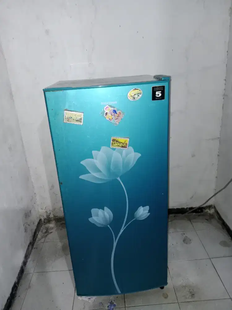 Kulkas Polytron bekas