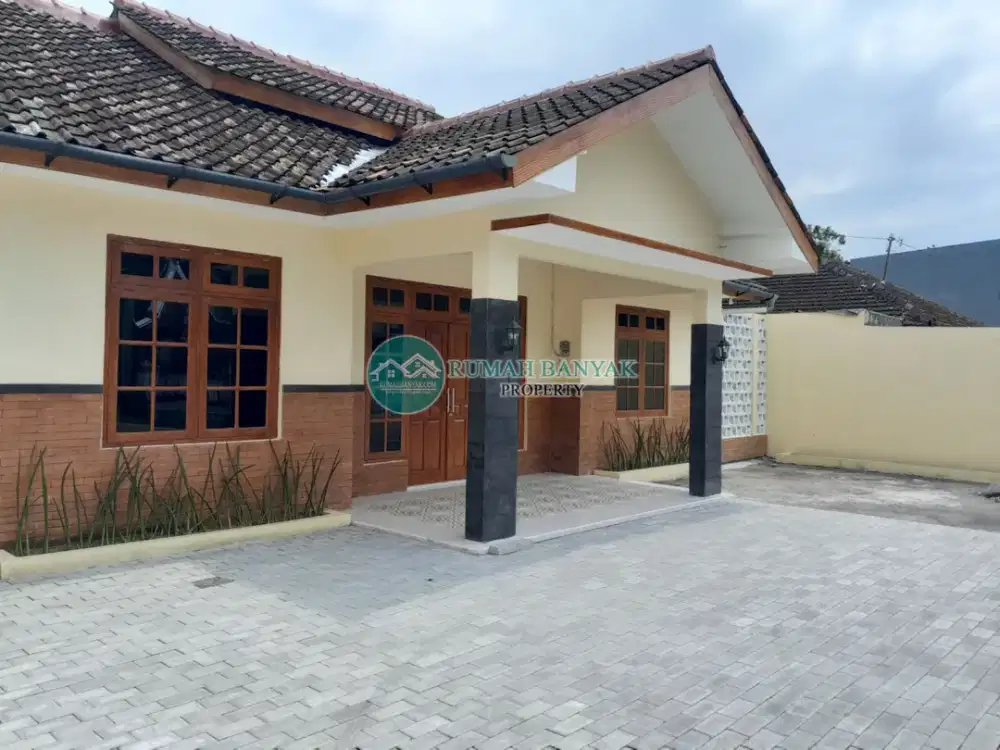 Disewakan Rumah Besar Cocok Untuk Hunian, Kantor Maupun Usaha Dekat JL Magelang Sleman