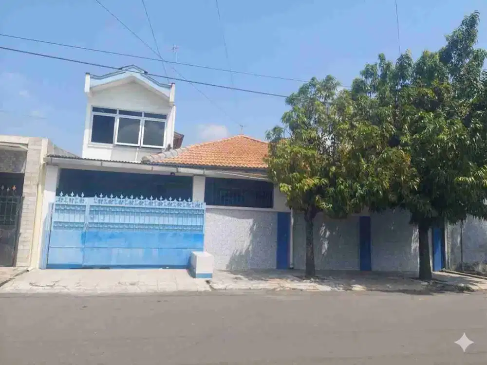 Rumah Luas Lingkungan Perumahan di Solo Baru