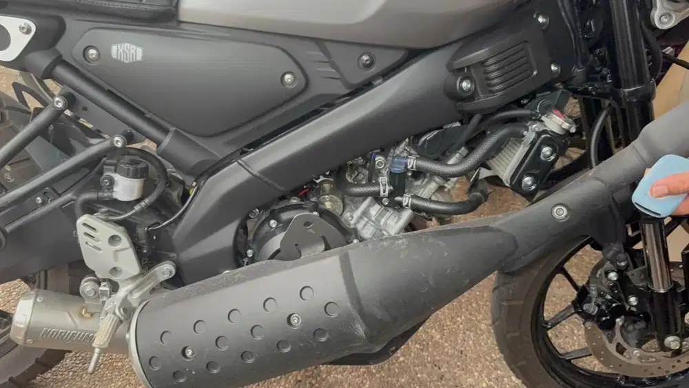 Jual knalpot XSR 155 Original, kondisi 99%