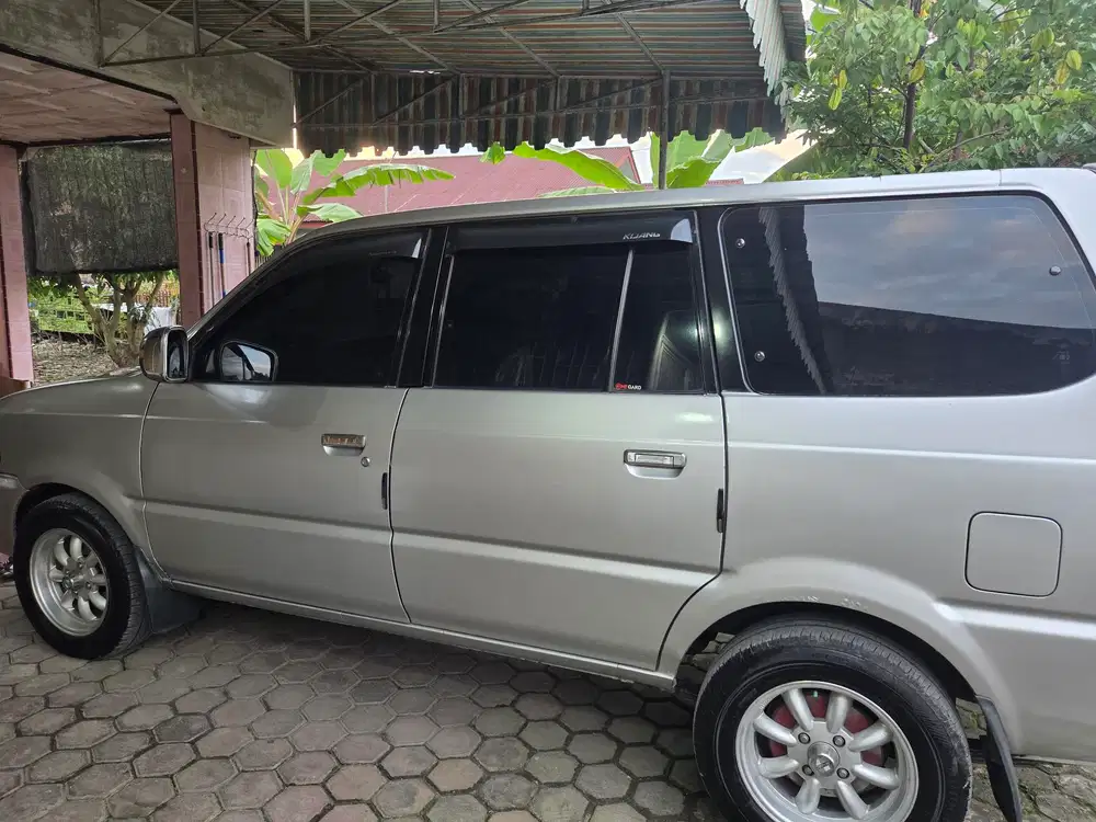 Toyota Kijang Kapsul LGX 2000 Bensin