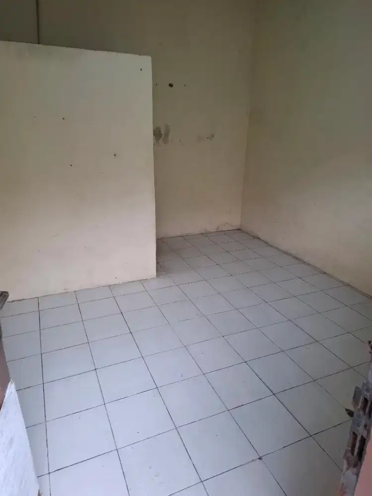 Kontrakan 1 Petak letak strategis dekat kejalan raya naik angkot