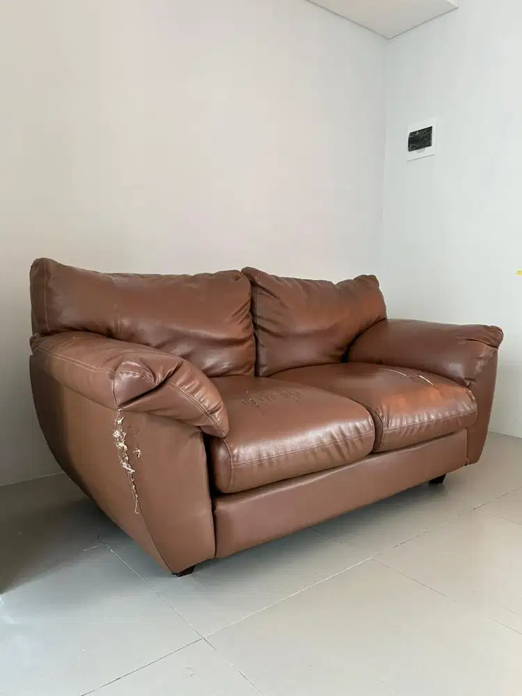 Sofa Kulit 2 Dudukan – Nyaman & Elegan