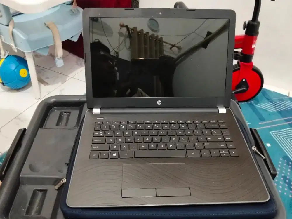 Laptop HP 240 G7 - AMD A4 RAM/ROM 4GB/500GB - Mulus & SIAP PAKAI!
