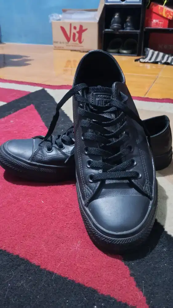 Converse kulit hitam size 42