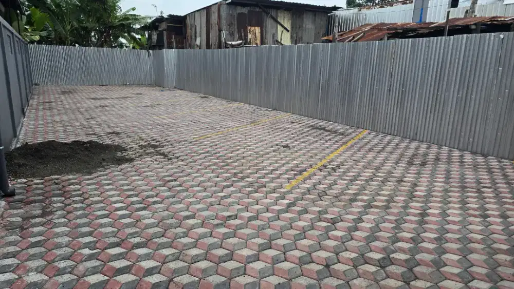 Disewakan / Dikontrakkan LAHAN PARKIR MOBIL