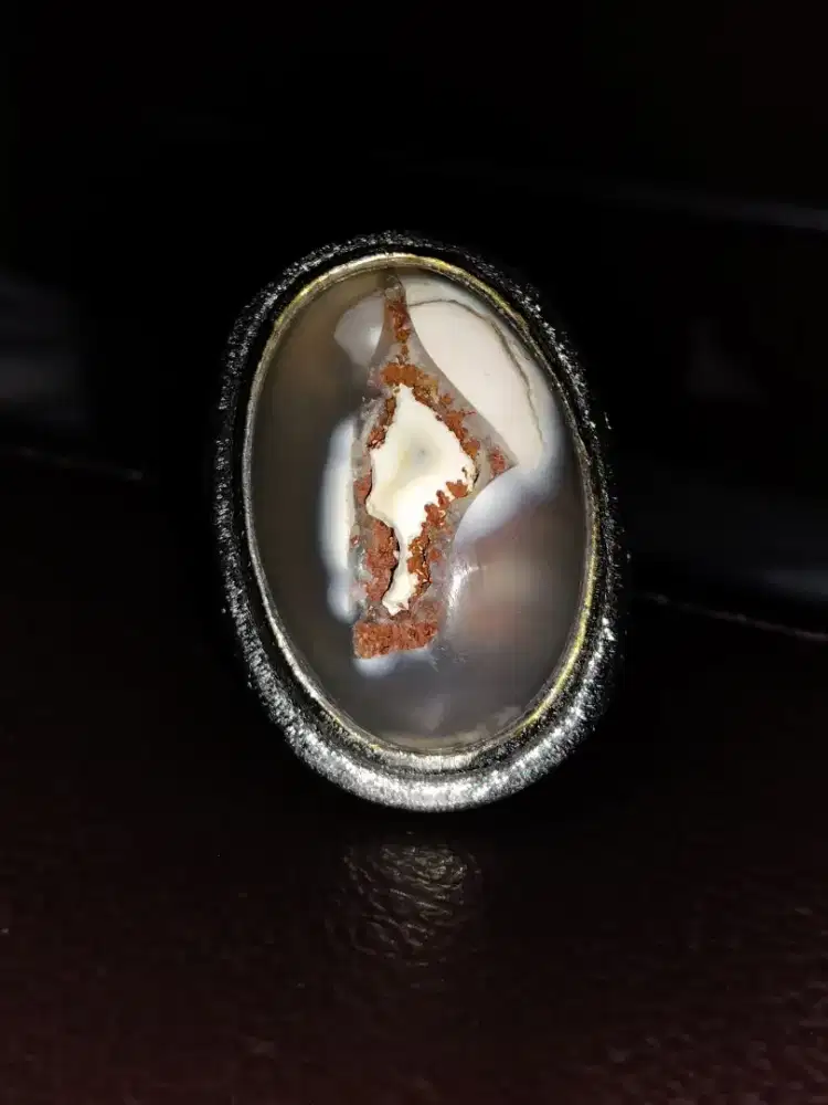 Batu unik motif semar