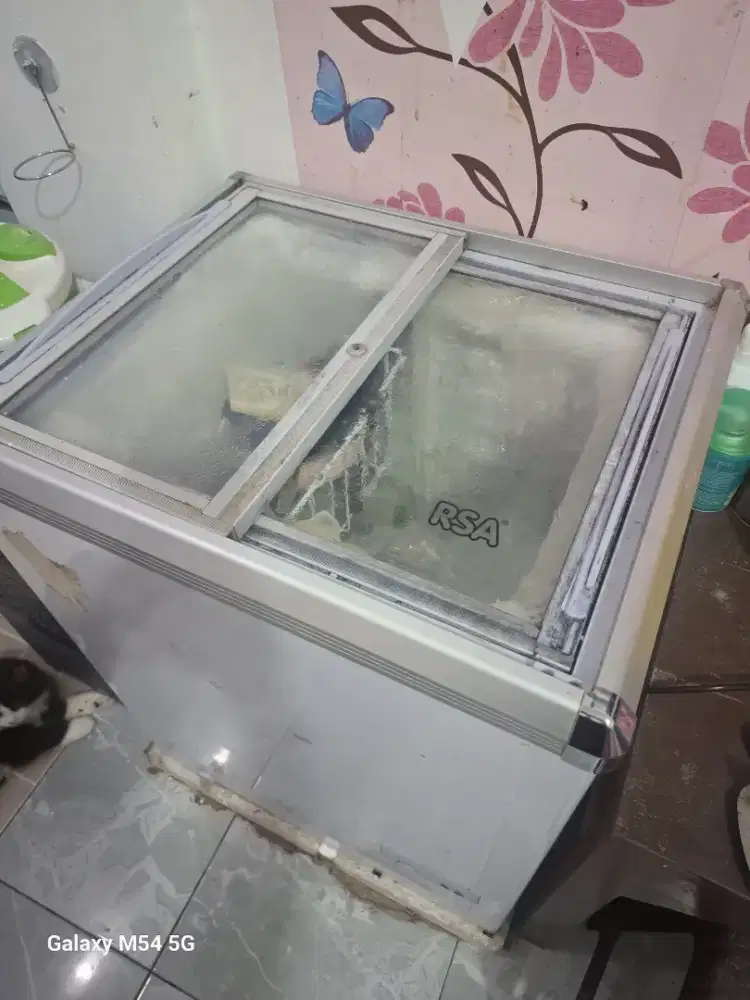 Freezer merk Aqua Low watt Jual cepat pemakaian 1 tahun