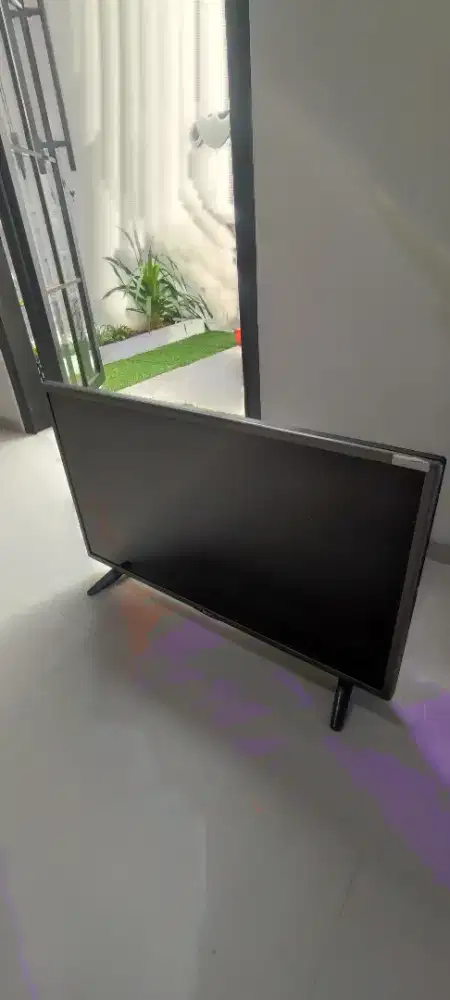 Tv LG 32 inch (kondisi apa adanya) + 1 set top box