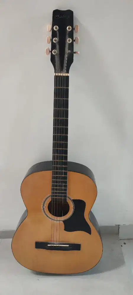 Gitar akustik skylark
