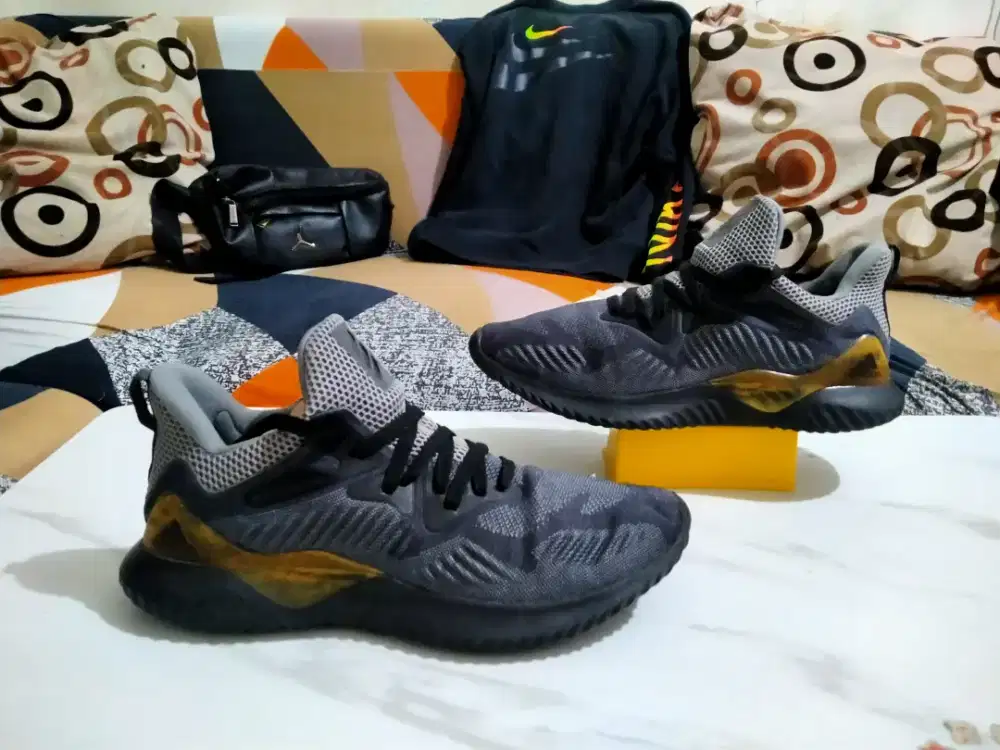 Sepatu running/volly Adidas Alphabounce