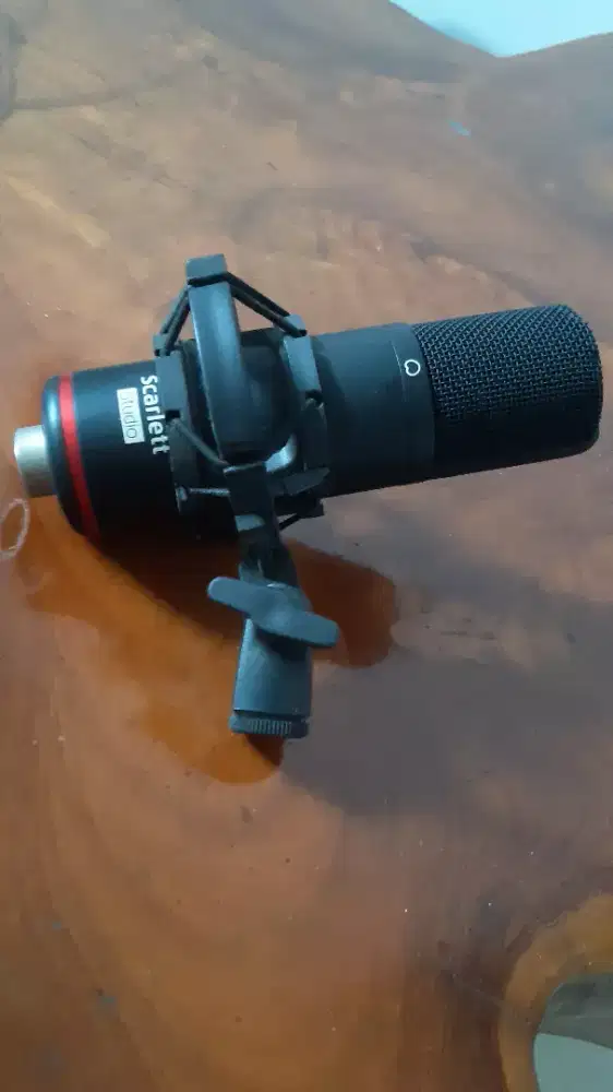 Mic condensor recording scarlet studio