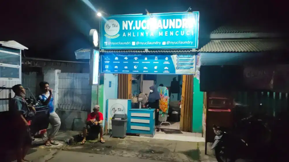 Karyawan Laundry Setrika